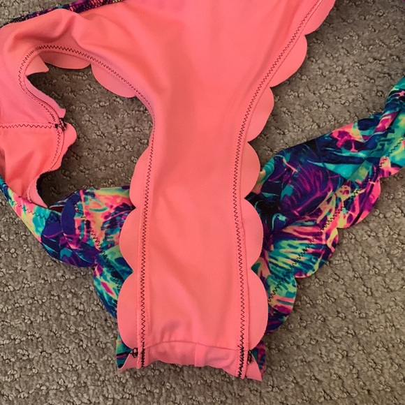 pink - multicolored scalloped cheeky bikini bottoms - Picture 4 of 5